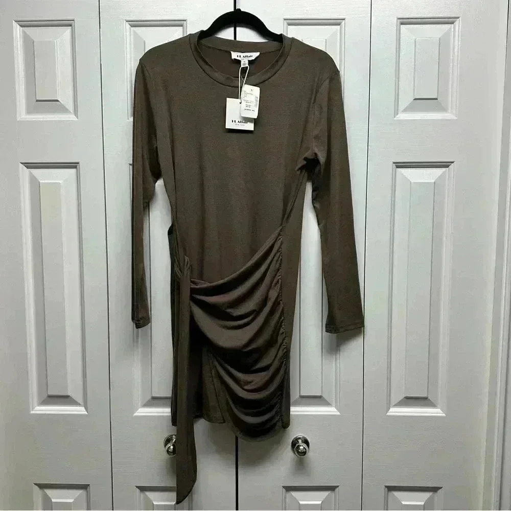 HL Affair Brown Long Sleeve Wrap Dress NWT‎ Size Medium